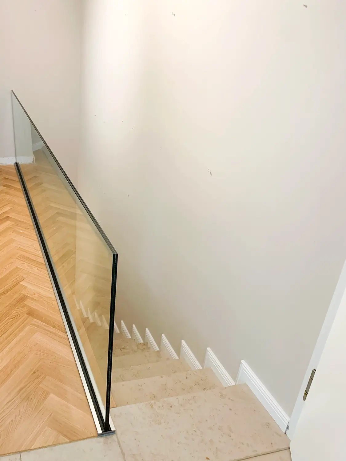 Ganzglasanlage als Fallschutz einer Treppe