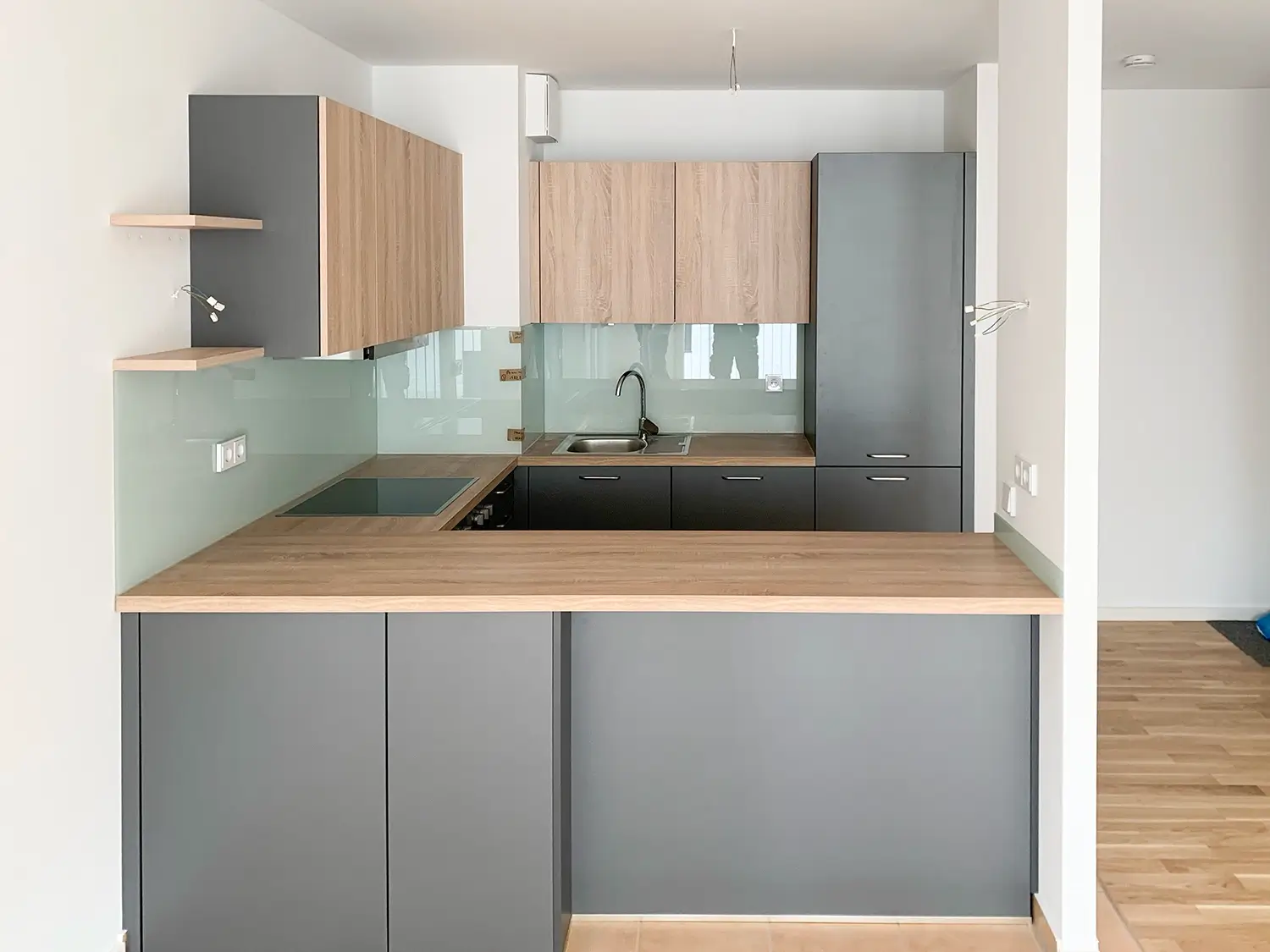 Küchenrückwand in grau-blau
